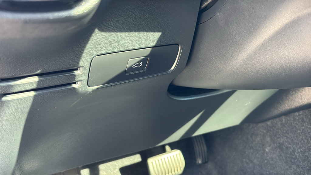 Certified 2026 Volvo XC40 B5 Plus AWD/4WD image 14