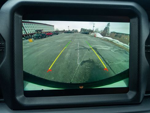 Used 2022 Jeep Wrangler Unlimited Sahara w/ Cold Weather Group image 19