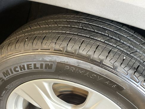 Used 2021 Toyota RAV4 XLE w/ Convenience Package FWD image 12