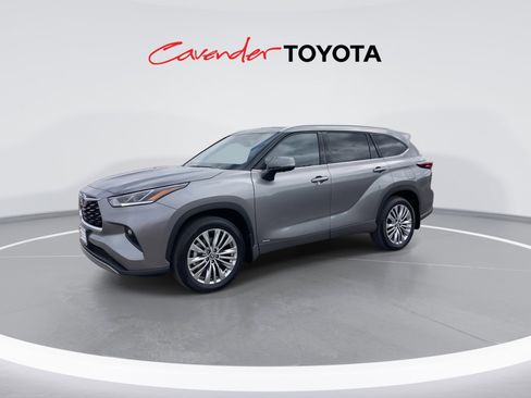 Certified 2026 Toyota Highlander Platinum image 4