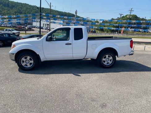 Used 2008 Nissan Frontier SE w/ SE Value Truck Pkg AWD/4WD image 4