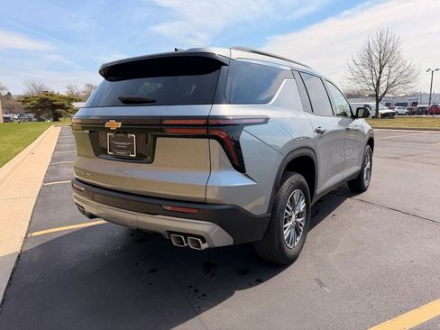 Used 2024 Chevrolet Traverse LT image 8