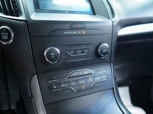 Used 2020 Ford Edge SE image 21