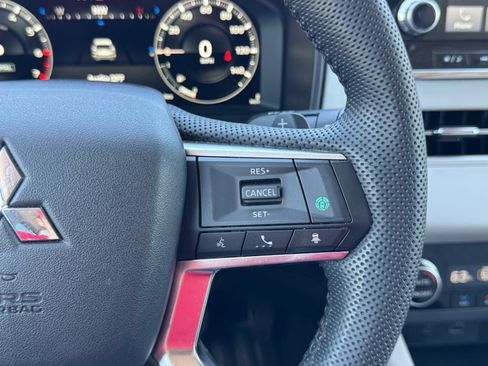 Used 2023 Mitsubishi Outlander SEL FWD image 24