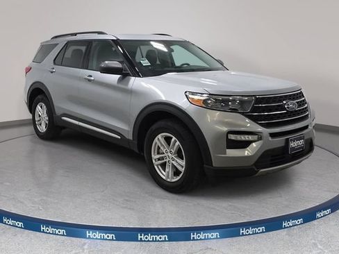 Used 2023 Ford Explorer XLT w/ Equipment Group 202A AWD/4WD image 4