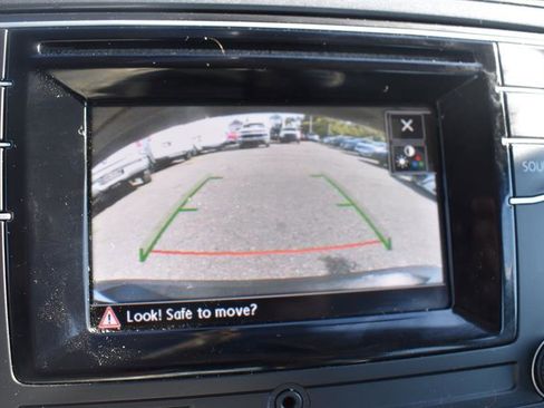 Used 2016 Volkswagen Tiguan S image 10