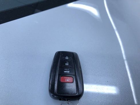 Certified 2020 Toyota Camry XLE image 30