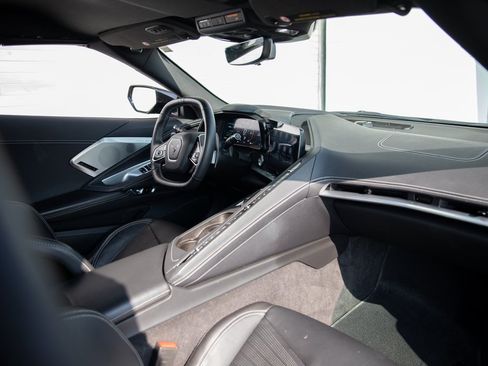 Used 2023 Chevrolet Corvette Stingray w/ Z51 Performance Package image 18