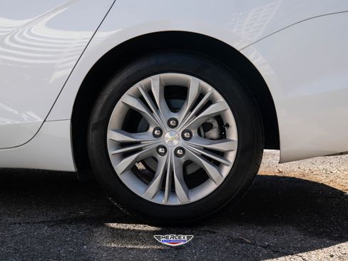 Used 2015 Chevrolet Impala LT w/ Convenience Package image 12