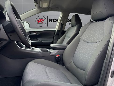 Used 2025 Toyota RAV4 XLE AWD/4WD image 10