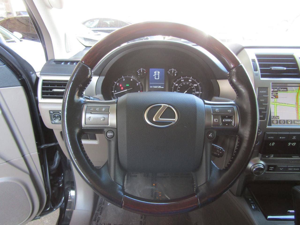 Used 2018 Lexus GX 460 Premium w/ Premium Package AWD/4WD image 16