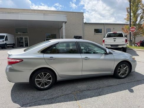 Used 2015 Toyota Camry SE FWD image 6