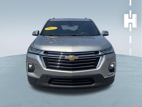 Used 2023 Chevrolet Traverse LT FWD image 2