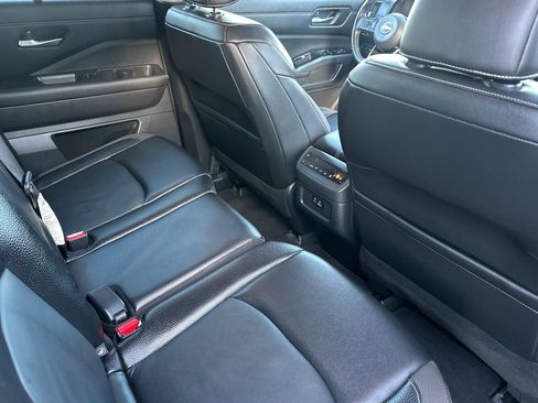 Used 2022 Nissan Pathfinder SL w/ SL Black Package image 19