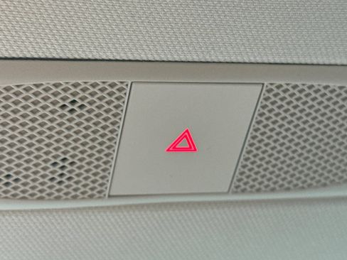 Used 2020 Tesla Model Y Long Range image 37