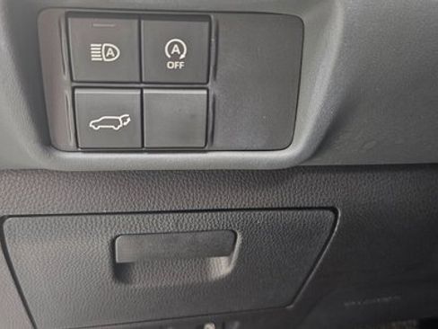 Used 2024 Toyota Highlander XLE image 10