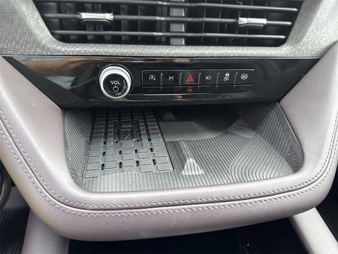 Used 2025 Ford Explorer Platinum image 17