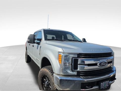 Used 2017 Ford F250 XLT AWD/4WD image 7