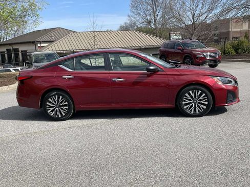 Used 2025 Nissan Altima 2.5 SV FWD image 6