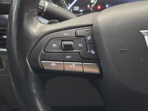 Used 2023 Cadillac XT4 Luxury w/ Cold Weather Package FWD image 28