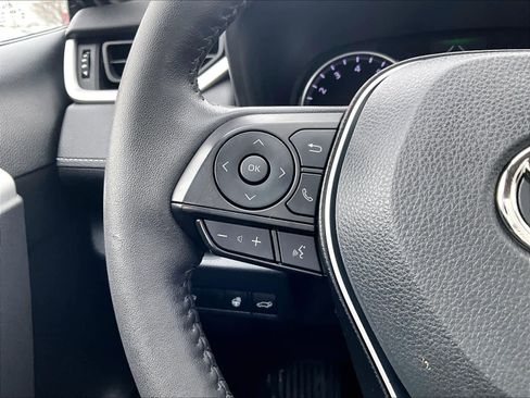 Used 2022 Toyota RAV4 XLE w/ Convenience Package image 23