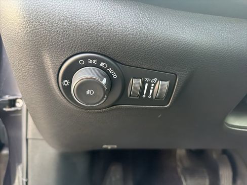 Certified 2024 Jeep Compass Limited w/ Sun and Sound Group image 8