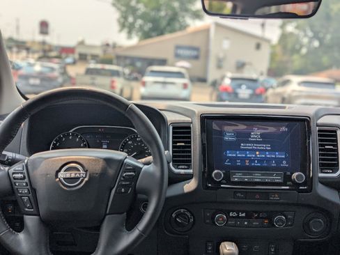 Used 2024 Nissan Frontier SL w/ Technology Package AWD/4WD image 12