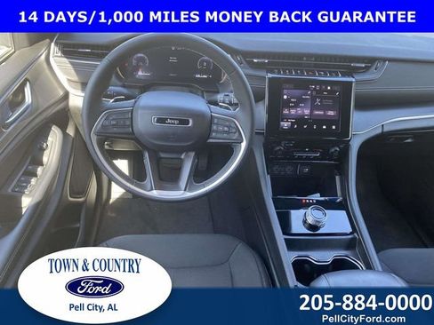 Used 2024 Jeep Grand Cherokee Laredo X image 11