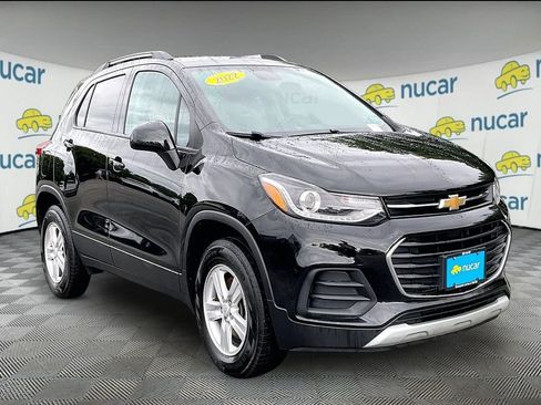 Used 2022 Chevrolet Trax LT w/ LT Convenience Package AWD/4WD image 1