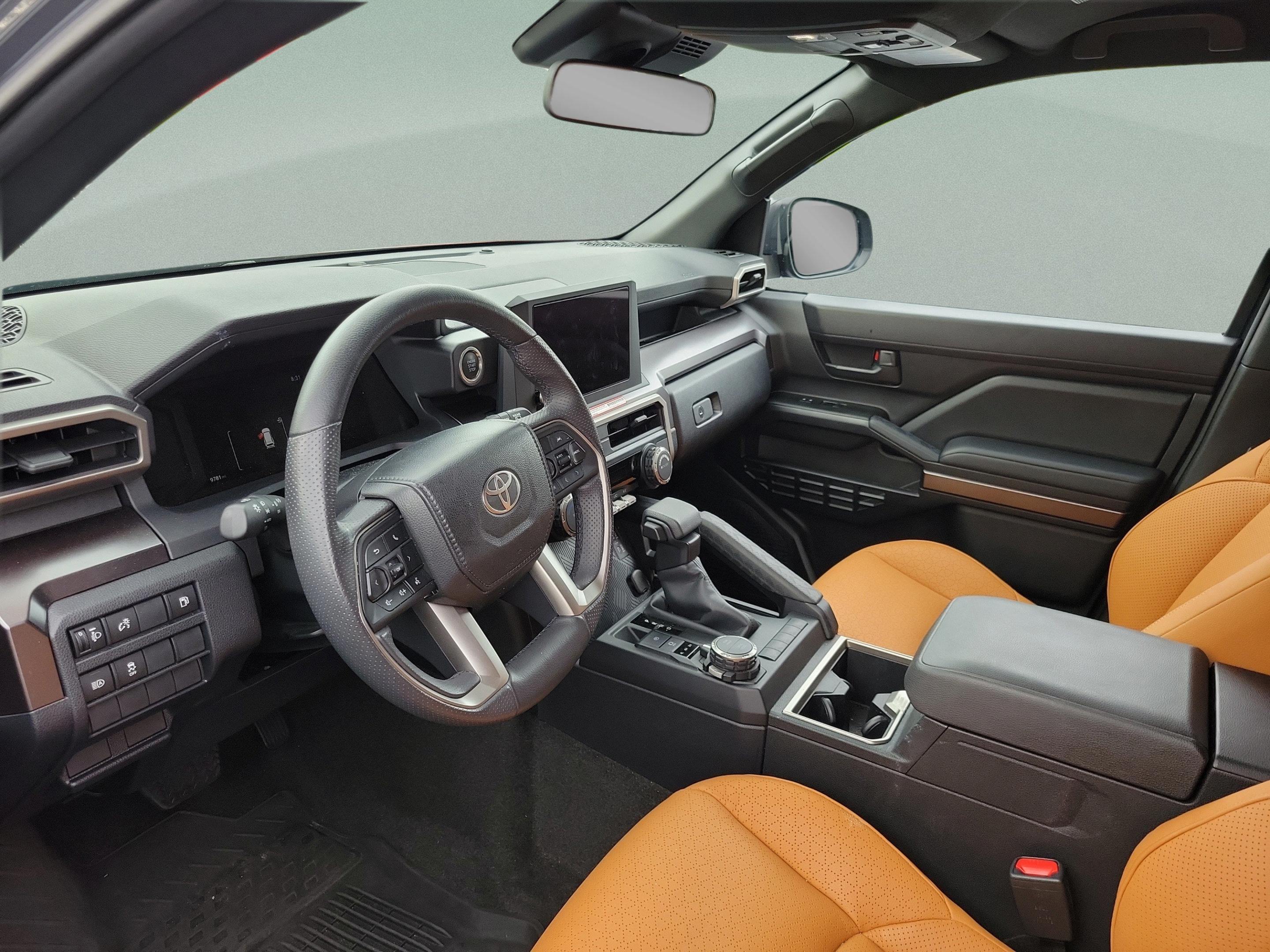 Used 2025 Toyota 4Runner SR5 AWD/4WD image 29