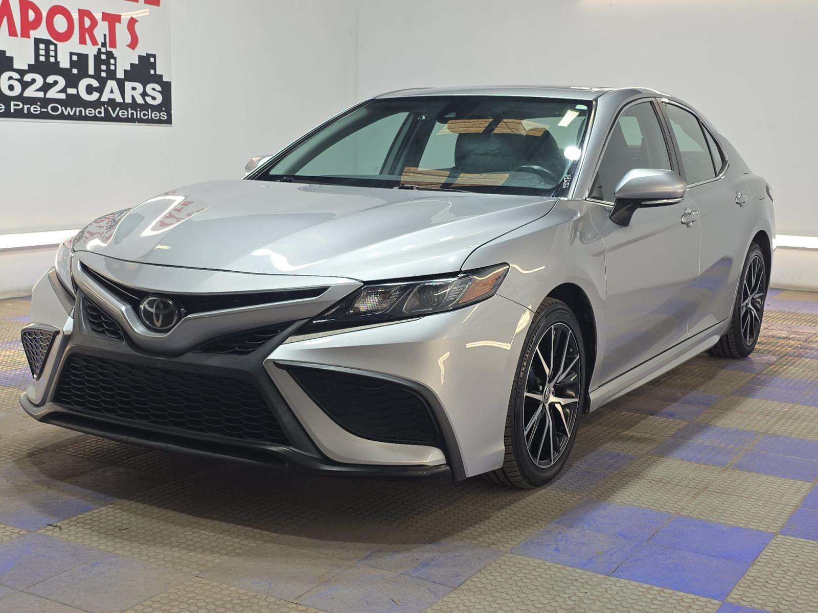 Used 2021 Toyota Camry SE w/ Convenience Package FWD image 1