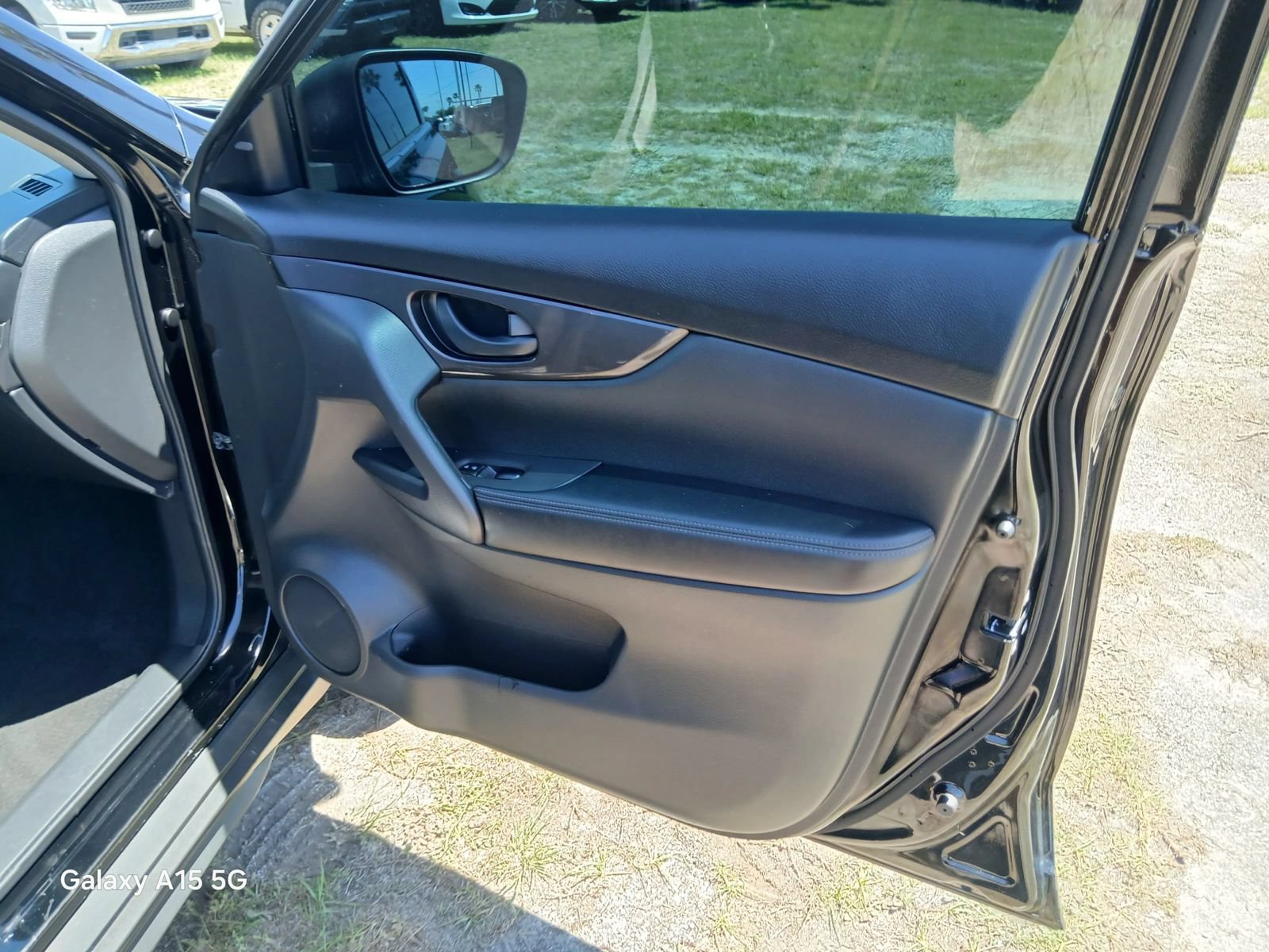 Used 2020 Nissan Rogue S FWD image 19
