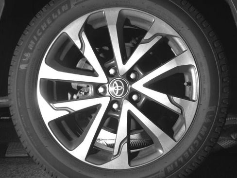 Used 2022 Toyota Corolla Cross XLE AWD/4WD image 15