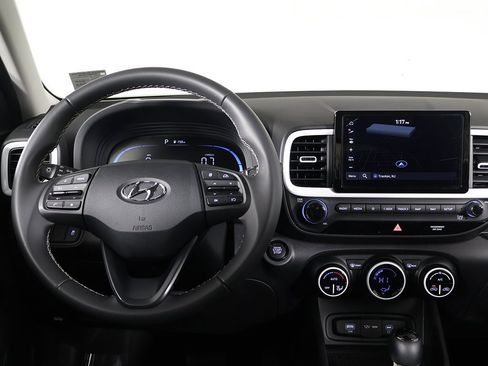 Certified 2025 Hyundai Venue Limited image 30