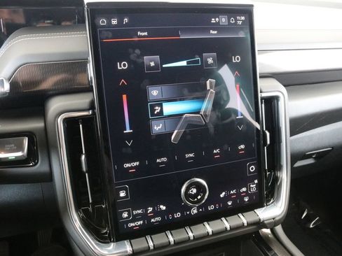 Used 2025 GMC Yukon XL Elevation AWD/4WD image 18