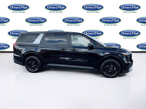 Used 2025 Kia Carnival FWD image 8