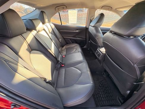 Used 2020 Toyota Camry XLE image 32