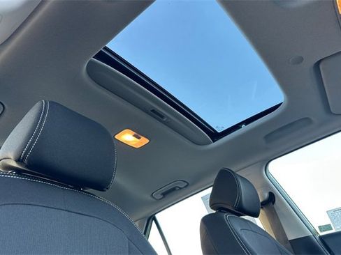 Used 2024 Hyundai Venue SEL image 19