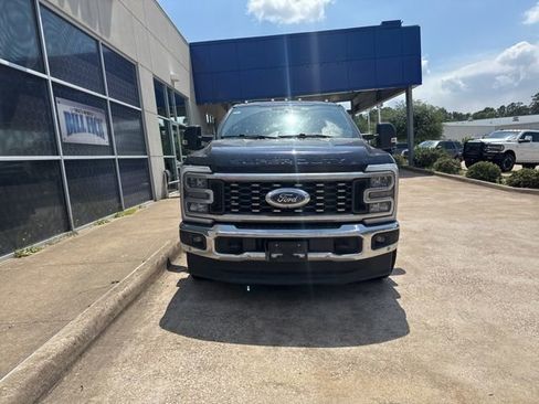 Used 2023 Ford F350 Lariat w/ Lariat Ultimate Package image 3