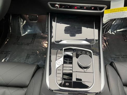 Used 2026 BMW X5 xDrive40i w/ M Sport Package image 11