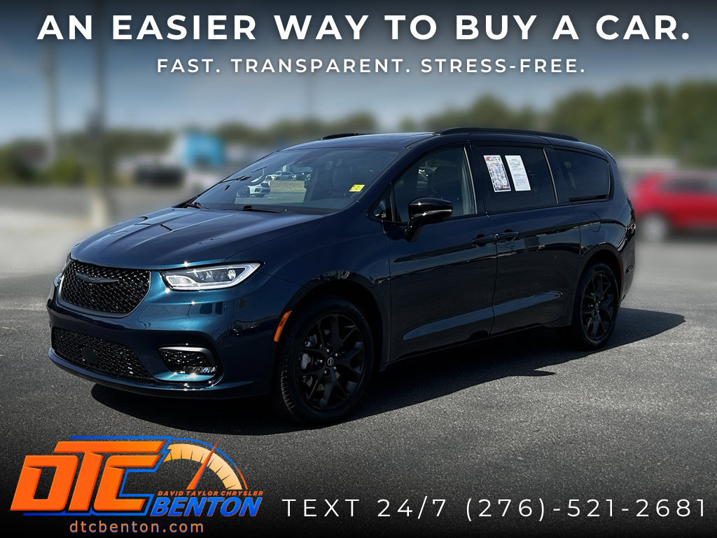 Used 2025 Chrysler Pacifica Limited AWD/4WD image 3