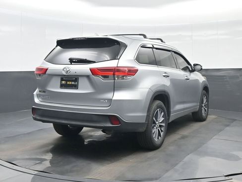 Used 2018 Toyota Highlander XLE FWD image 6