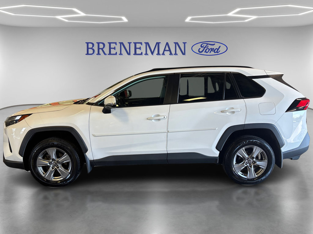 Used 2022 Toyota RAV4 XLE AWD/4WD image 9