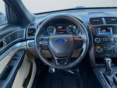 Used 2017 Ford Explorer XLT image 14