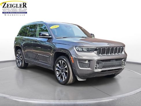 Used 2023 Jeep Grand Cherokee Overland w/ Luxury Tech Group IV AWD/4WD image 3