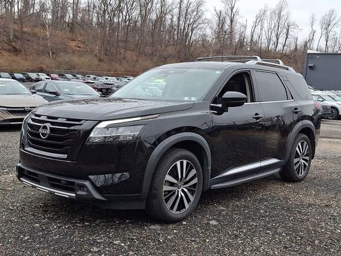 Used 2023 Nissan Pathfinder Platinum w/ Lighting Package (N93) image 3