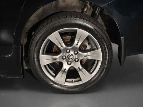 Used 2020 Toyota Sienna SE FWD image 27