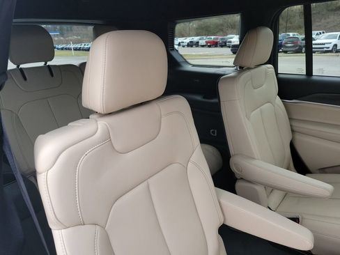 Used 2024 Jeep Grand Cherokee L Limited image 39