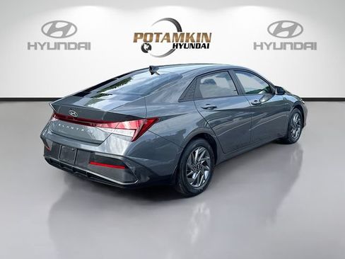 Used 2024 Hyundai Elantra SEL FWD image 5