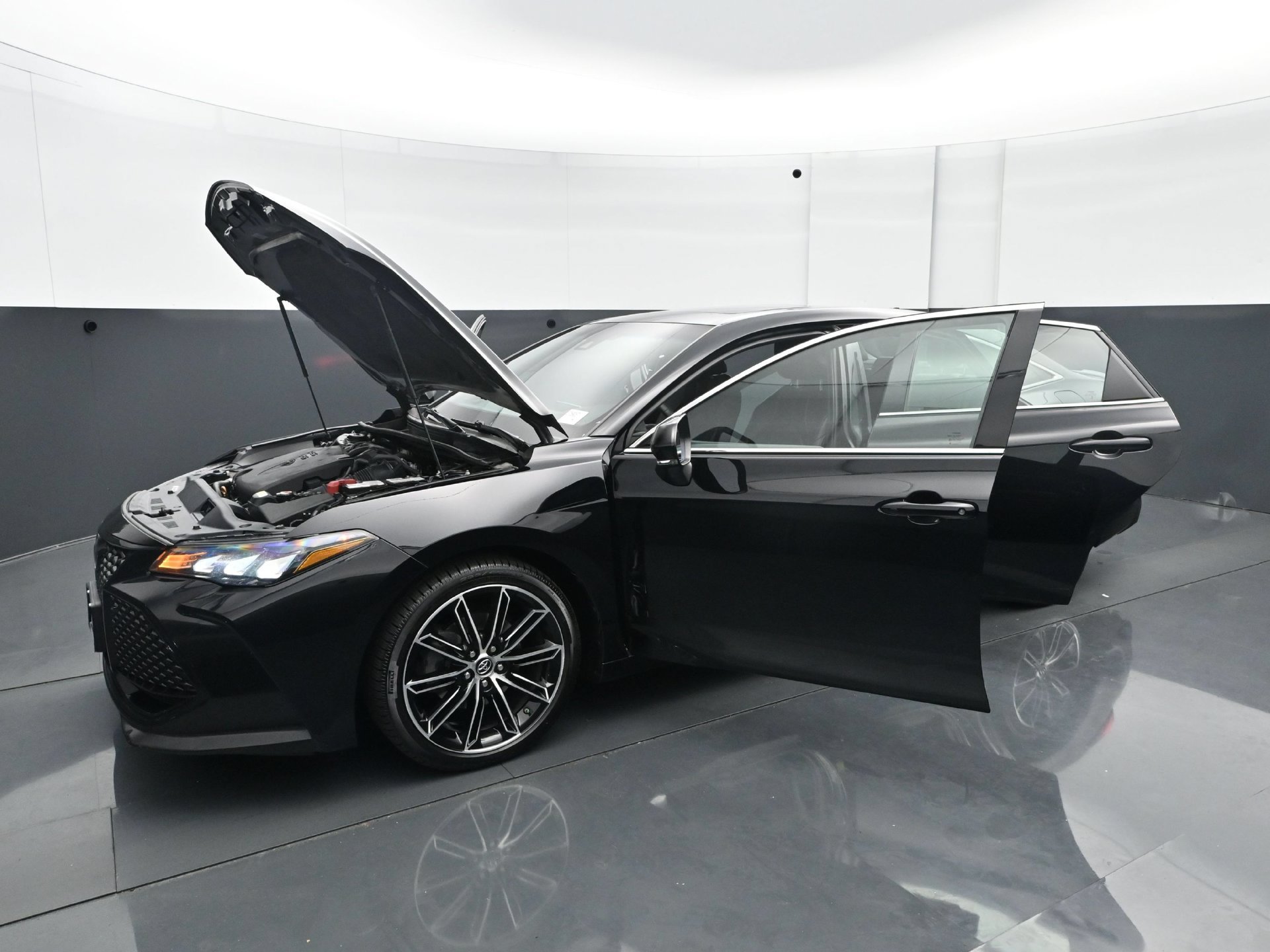 Used 2019 Toyota Avalon XSE FWD image 29